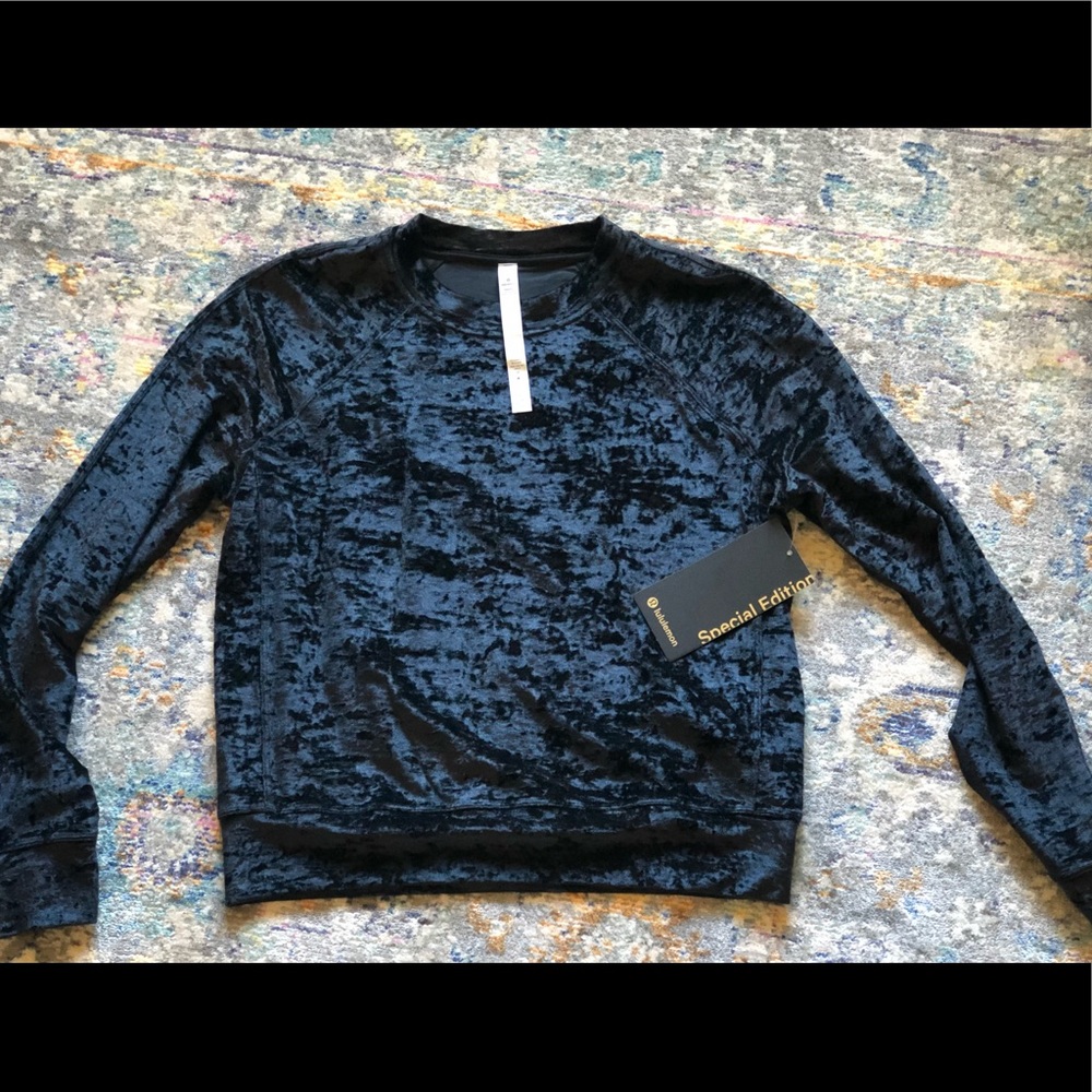 NWT Lululemon long sleeve velvet long sleeve top. Dark blue. Size 8